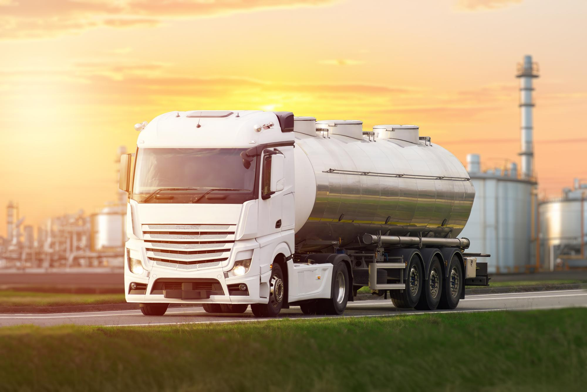 Zestaw ciężarowy Navico w trasie.